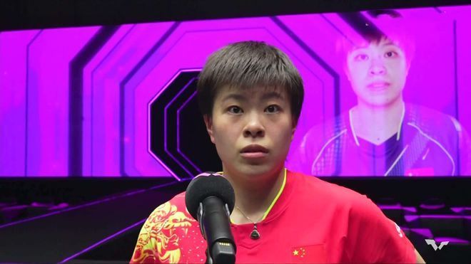 绝色老师高抬玉腿娇喘呻吟