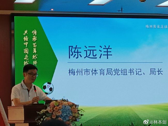 美女扒开自己的尿口让男人捅