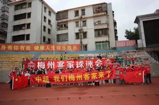 欧美一区二区三区放荡人妇